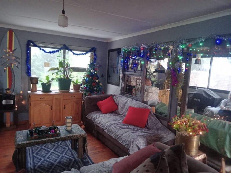 6 Bedroom Property for Sale in Paradise Beach Eastern Cape